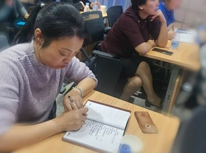 附件4：客户在认真的学习.jpg
