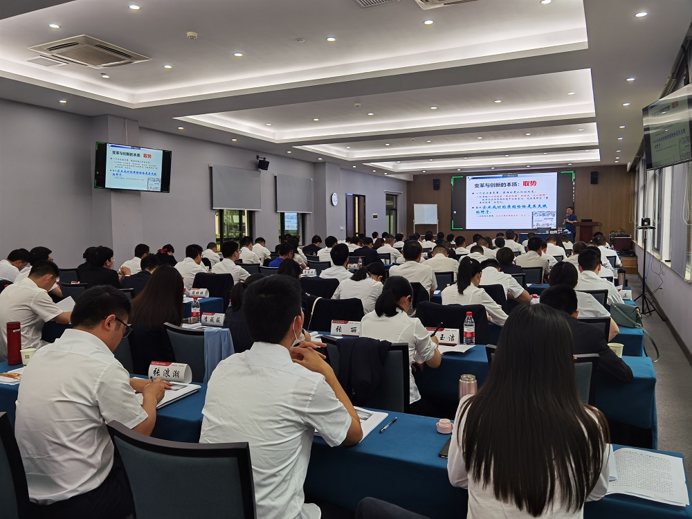 安博电竞开展第二期中高层综合能力提升培训.jpg